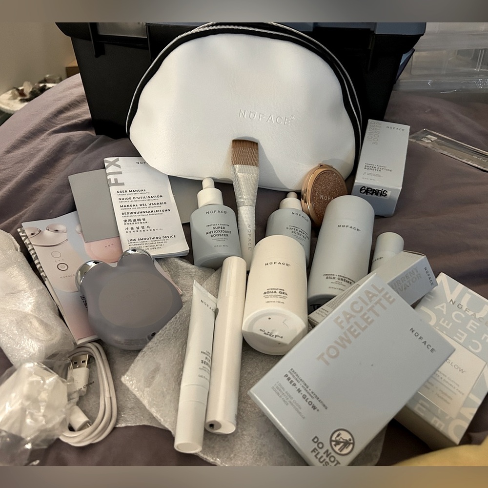 This is the ULTIMATE skin care set. It’s a NuFace Mini device! NWOT- Never used.